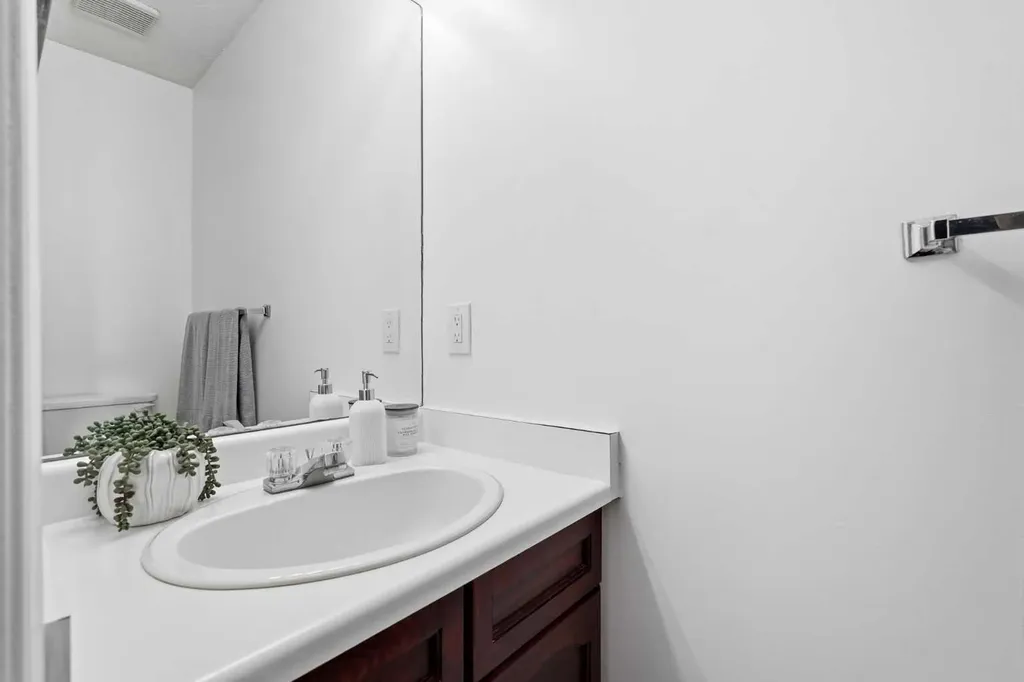 149 Riverglen Close SE Calgary AB T2C3W3