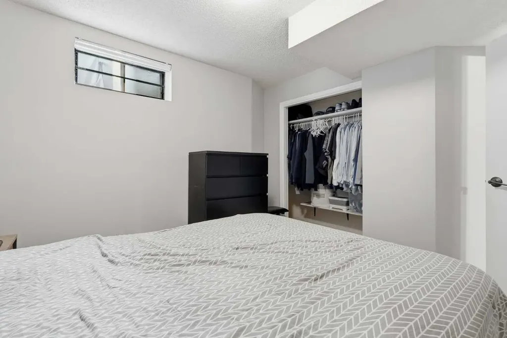 149 Riverglen Close SE Calgary AB T2C3W3