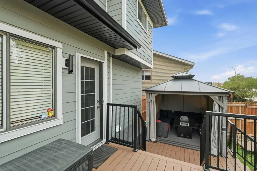 149 Riverglen Close SE Calgary AB T2C3W3