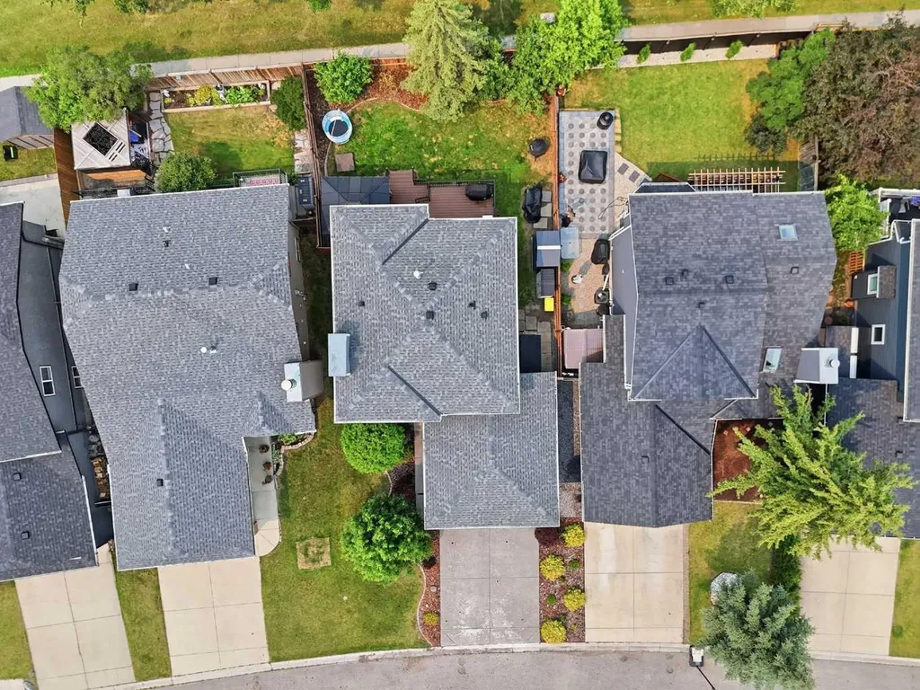 149 Riverglen Close SE Calgary AB T2C3W3