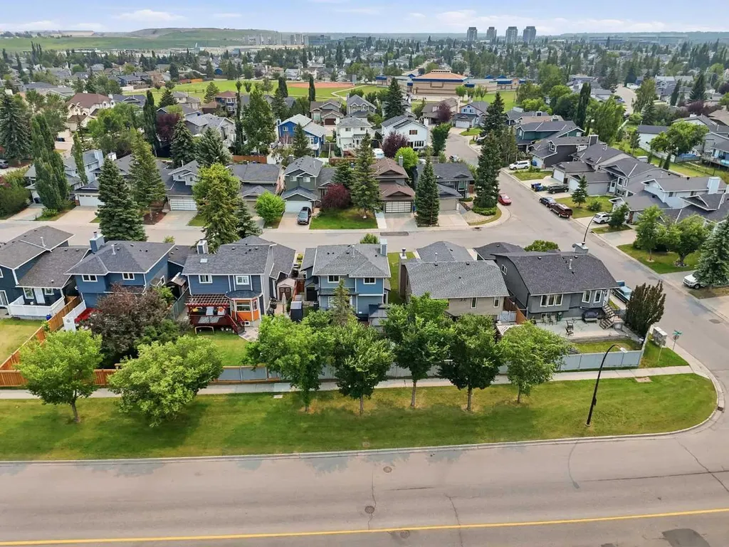 149 Riverglen Close SE Calgary AB T2C3W3
