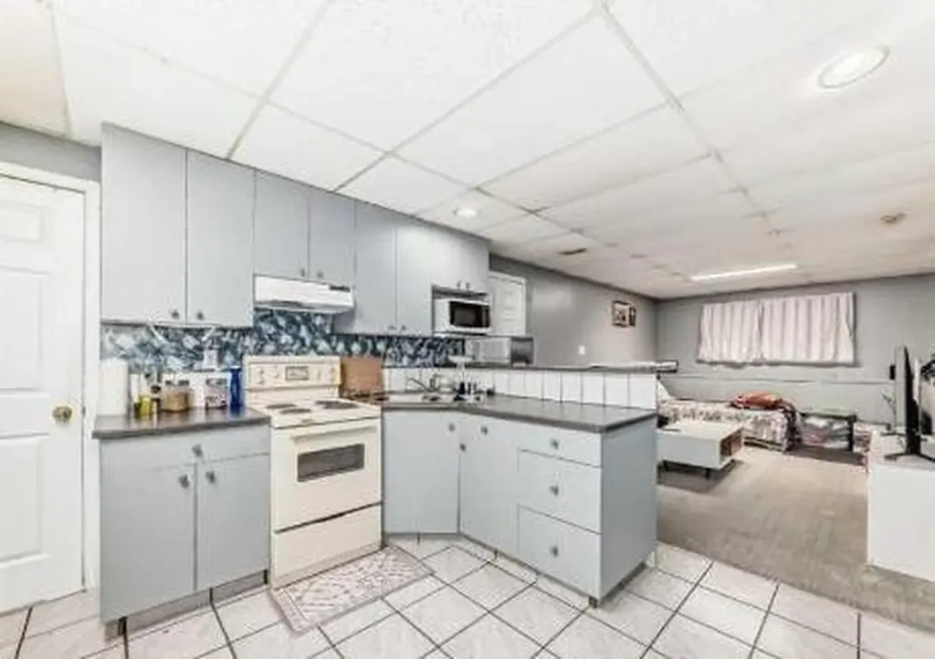 202 Saddlemead Green NE Calgary AB T3J4M7