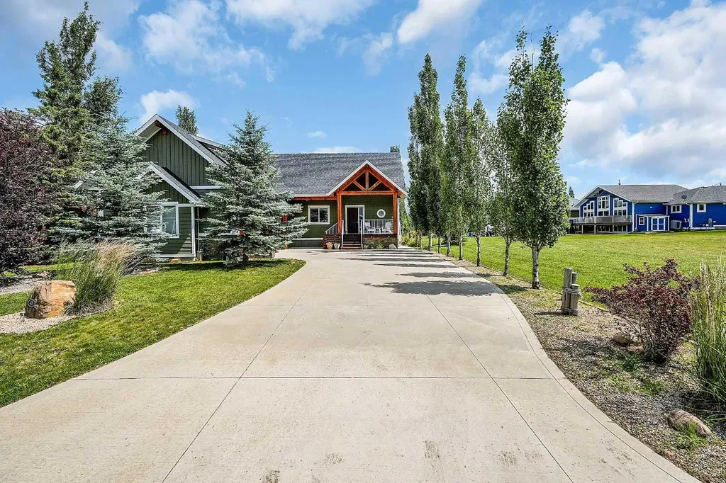 471 Summer Crescent Rural Ponoka County AB T4L 2N3