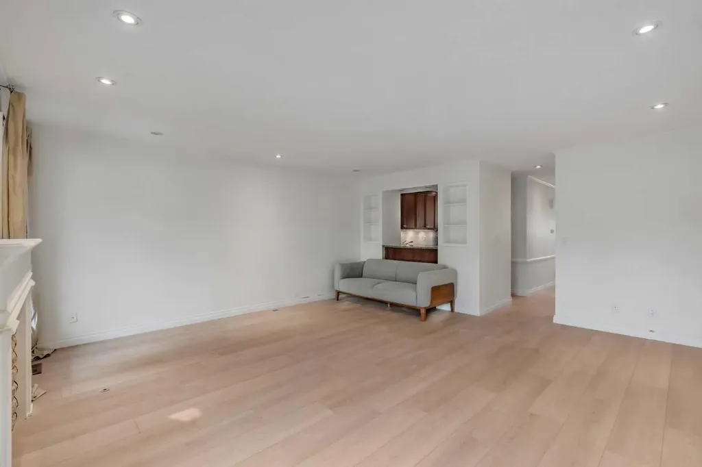 834 2 Avenue NW Calgary AB T2N0E5