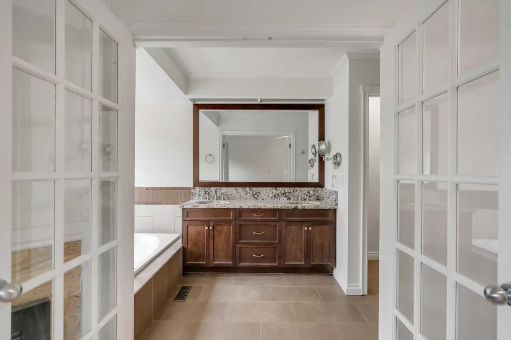 834 2 Avenue NW Calgary AB T2N0E5