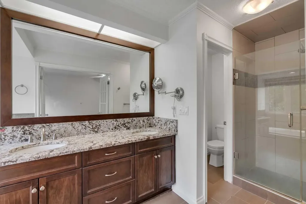 834 2 Avenue NW Calgary AB T2N0E5