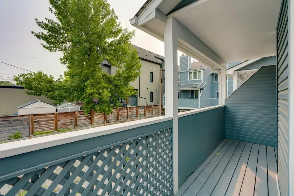 834 2 Avenue NW Calgary AB T2N0E5