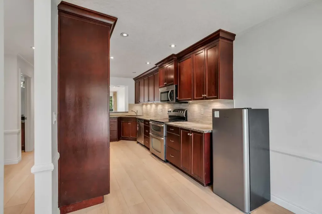 834 2 Avenue NW Calgary AB T2N0E5