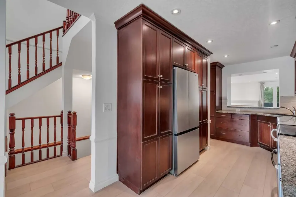 834 2 Avenue NW Calgary AB T2N0E5