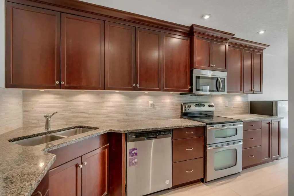 834 2 Avenue NW Calgary AB T2N0E5