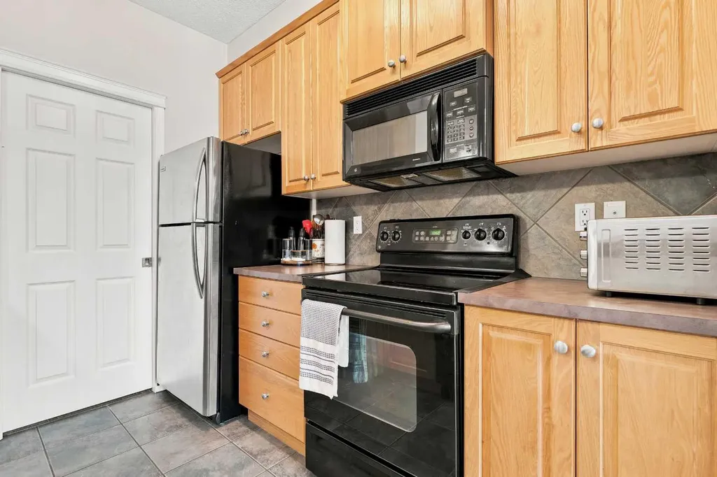 25 Prestwick Drive SE Calgary AB T2Z 4Z1