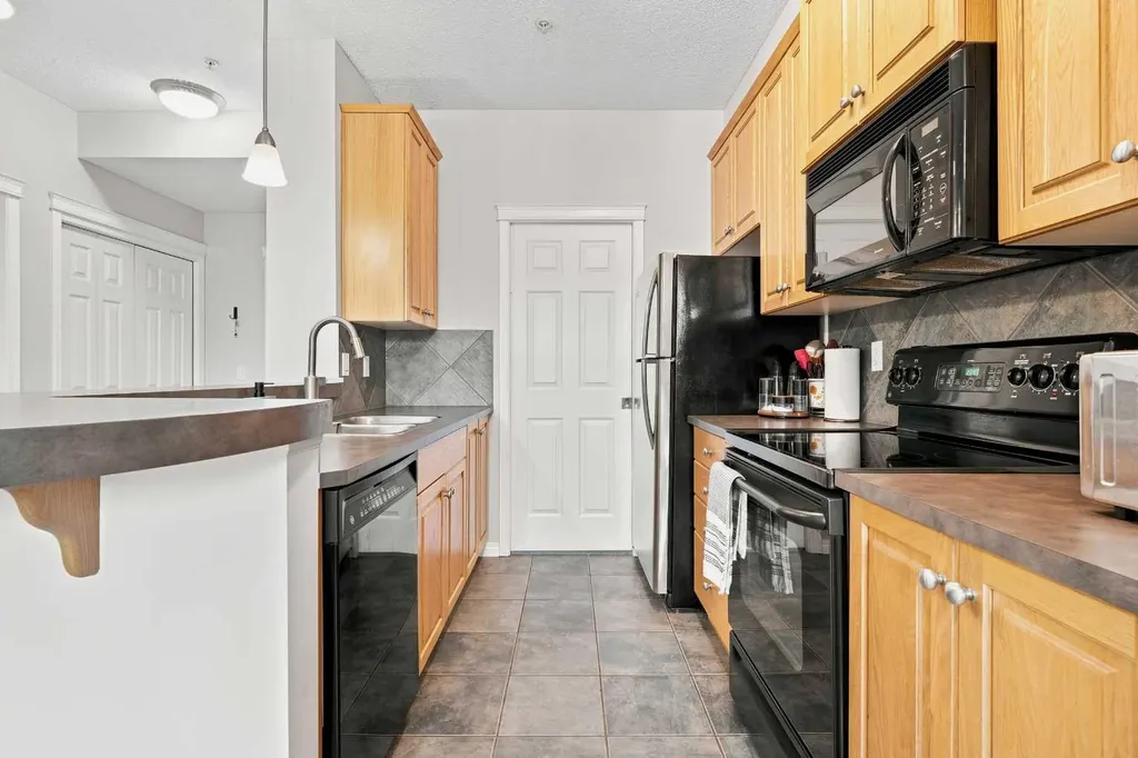 25 Prestwick Drive SE Calgary AB T2Z 4Z1