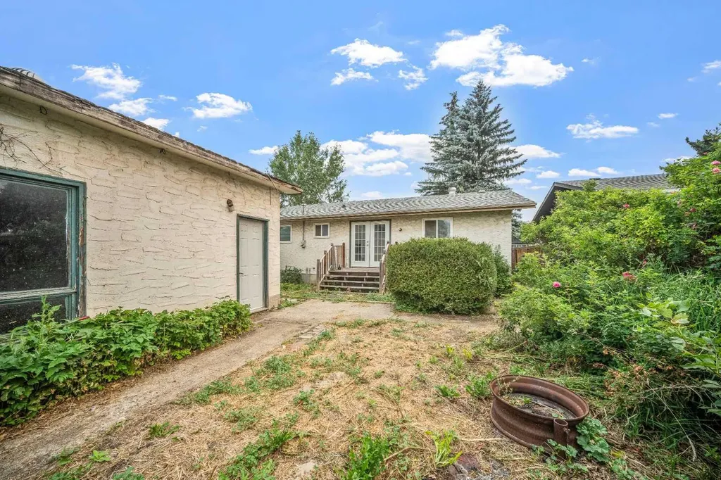 227 Manora Crescent NE Calgary AB T2A4S4