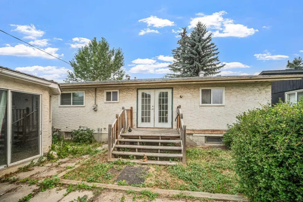 227 Manora Crescent NE Calgary AB T2A4S4