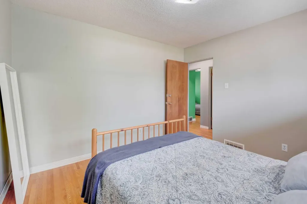 508 99 Avenue SE Calgary AB T2J 0K2