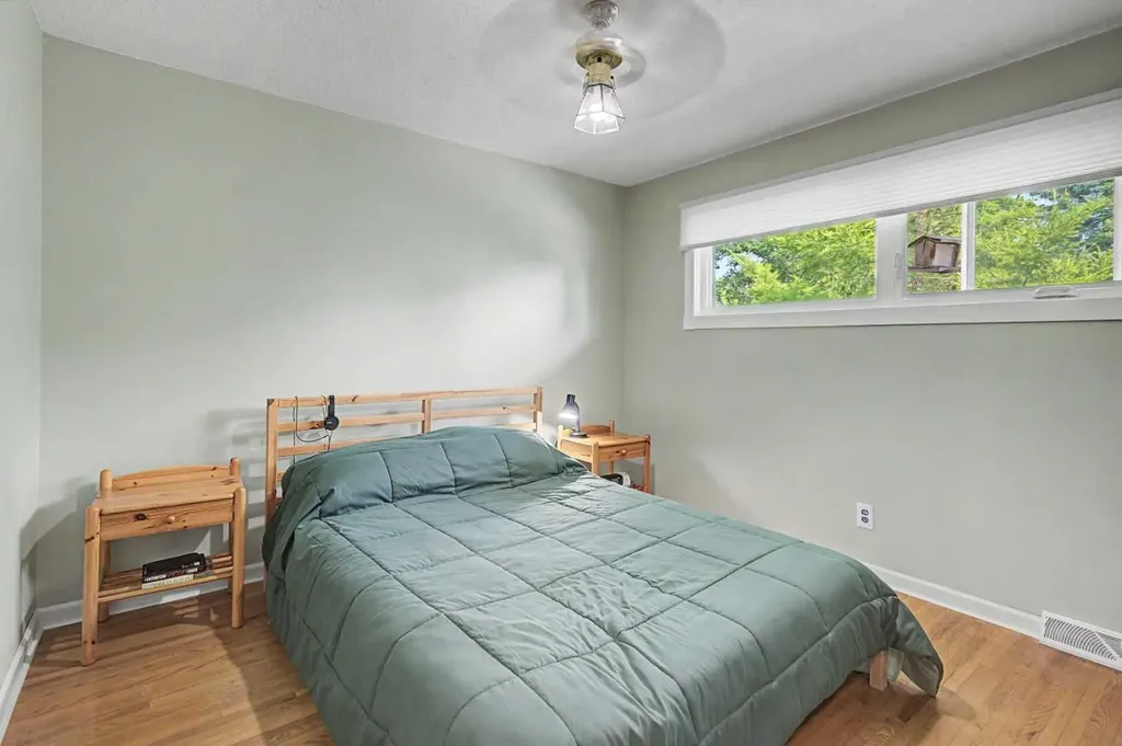 508 99 Avenue SE Calgary AB T2J 0K2