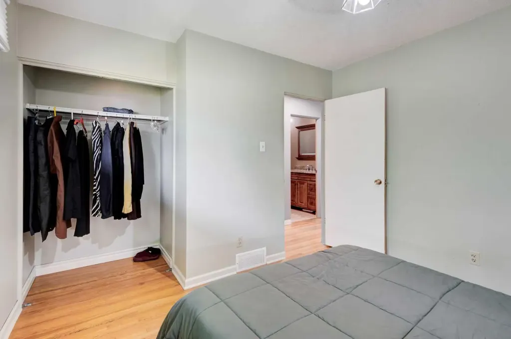508 99 Avenue SE Calgary AB T2J 0K2