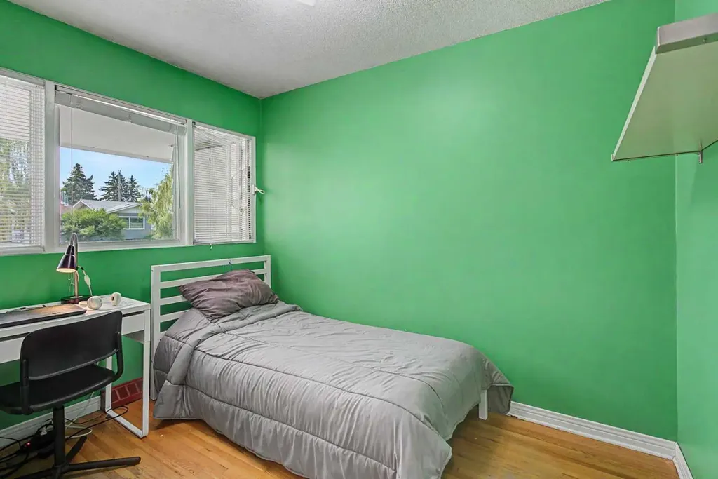 508 99 Avenue SE Calgary AB T2J 0K2