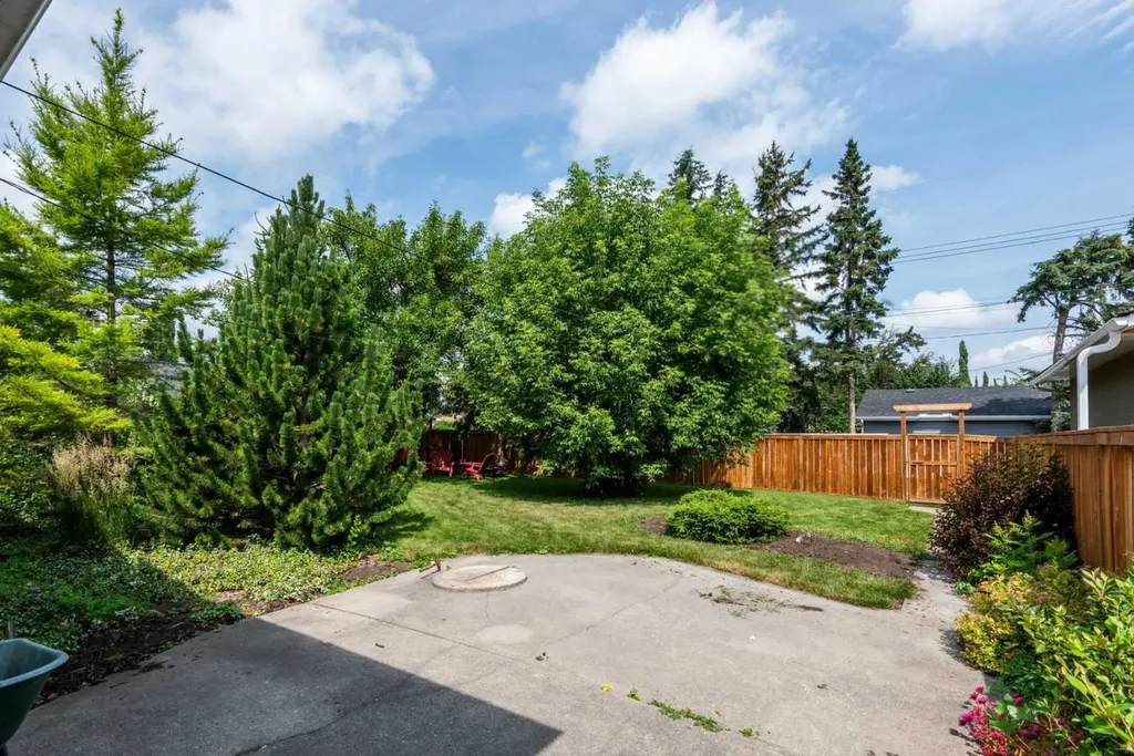 508 99 Avenue SE Calgary AB T2J 0K2