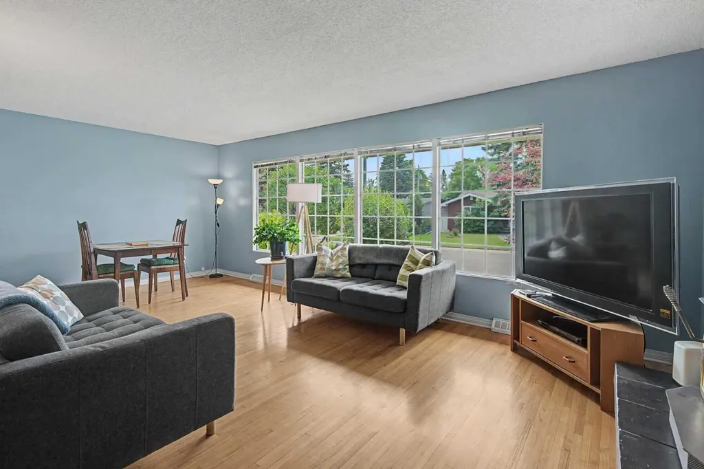 508 99 Avenue SE Calgary AB T2J 0K2