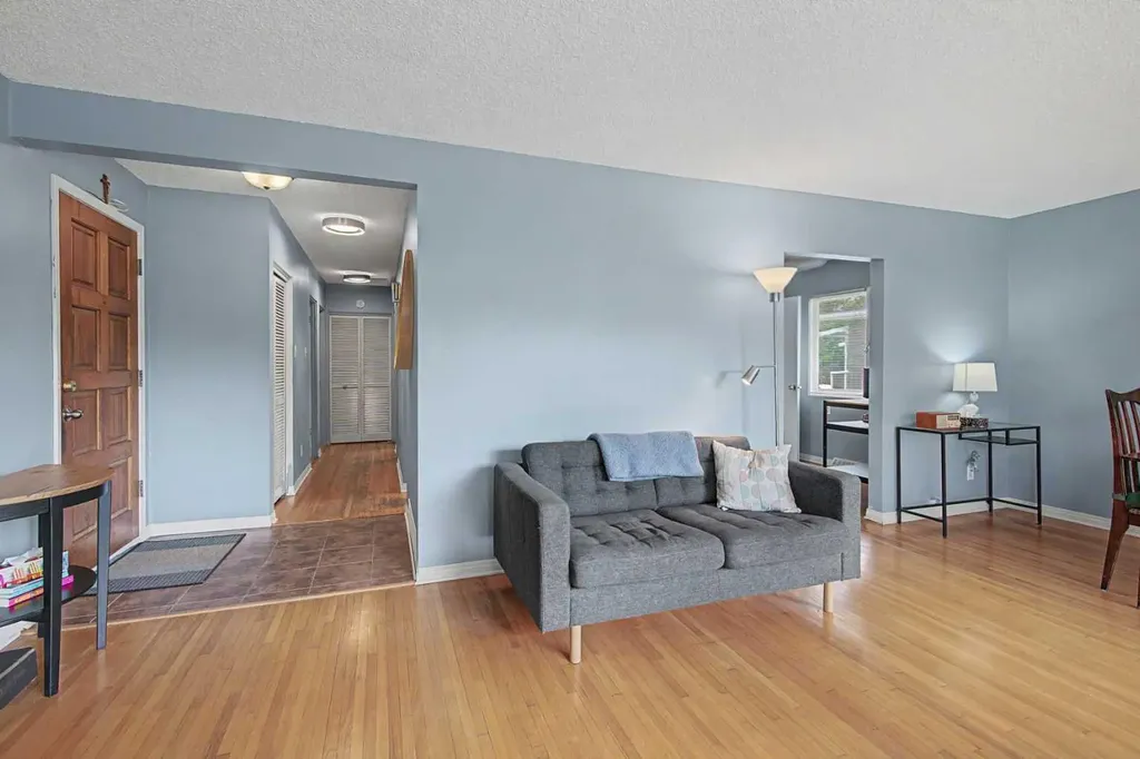 508 99 Avenue SE Calgary AB T2J 0K2