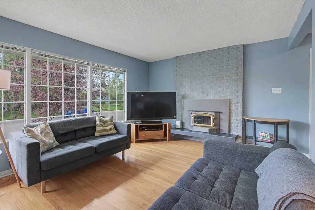 508 99 Avenue SE Calgary AB T2J 0K2
