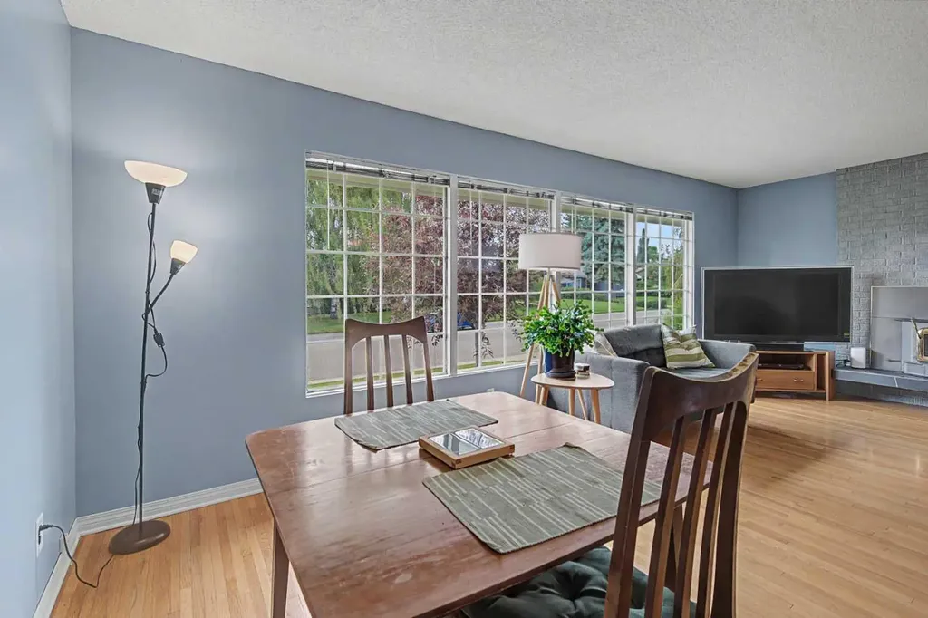 508 99 Avenue SE Calgary AB T2J 0K2