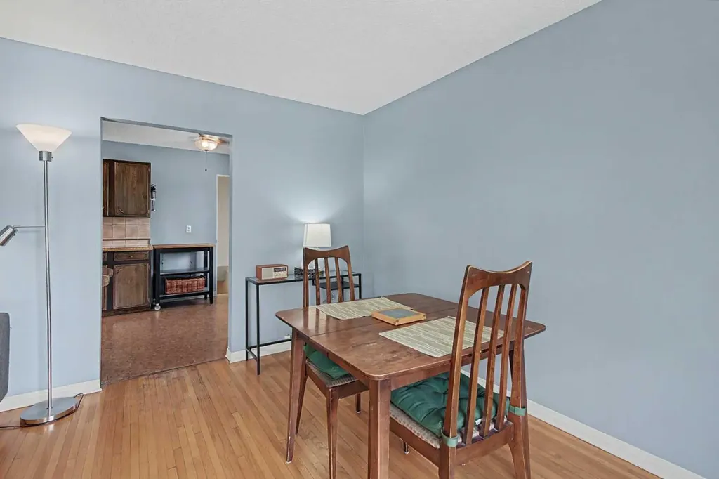 508 99 Avenue SE Calgary AB T2J 0K2