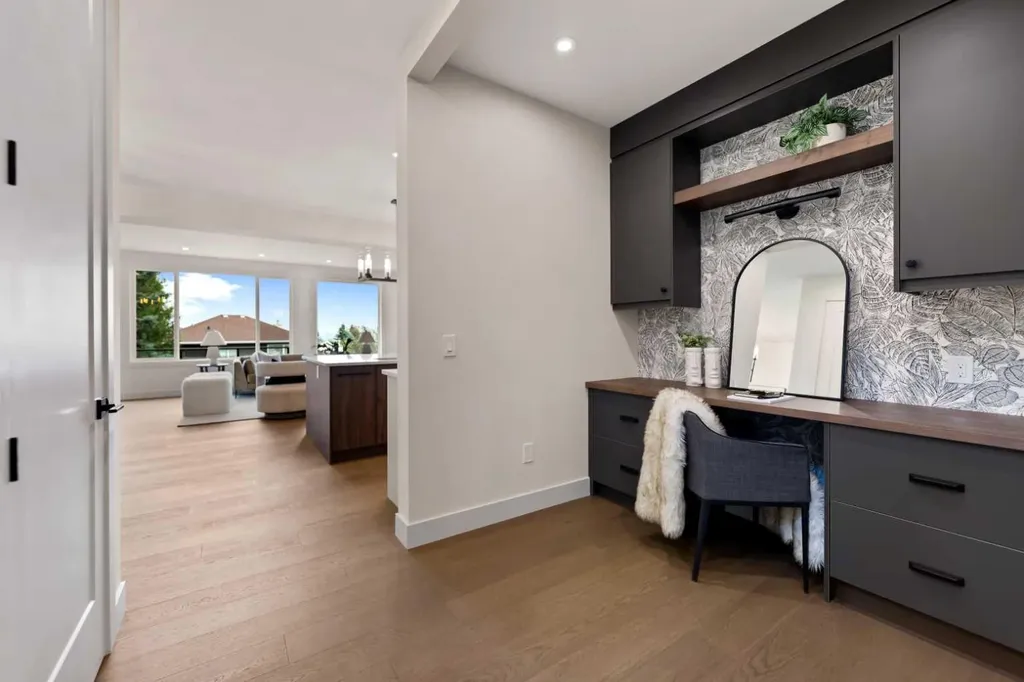 52 Patterson Rise SW Calgary AB T3H2E3