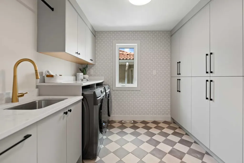 52 Patterson Rise SW Calgary AB T3H2E3