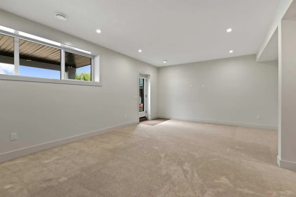 52 Patterson Rise SW Calgary AB T3H2E3