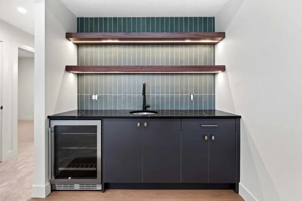 52 Patterson Rise SW Calgary AB T3H2E3