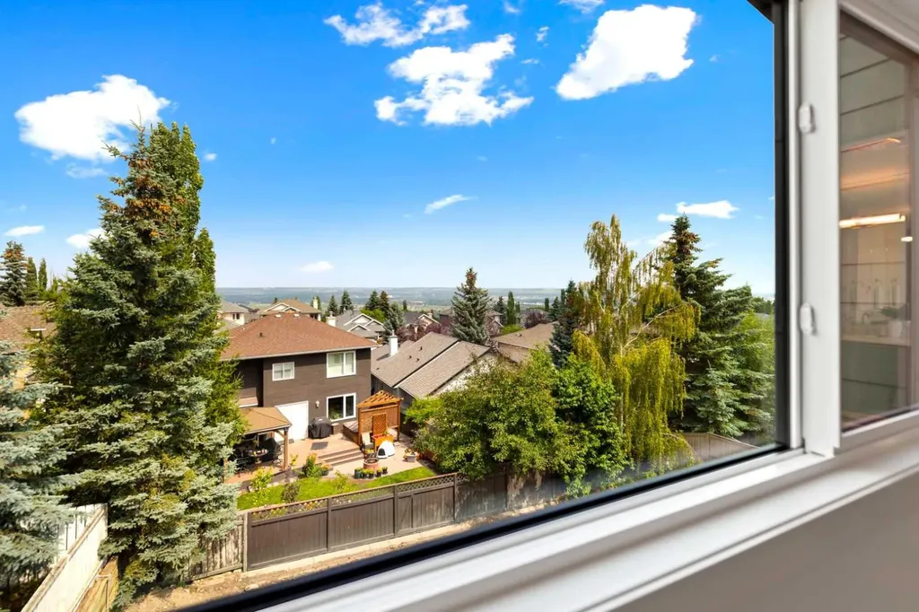 52 Patterson Rise SW Calgary AB T3H2E3
