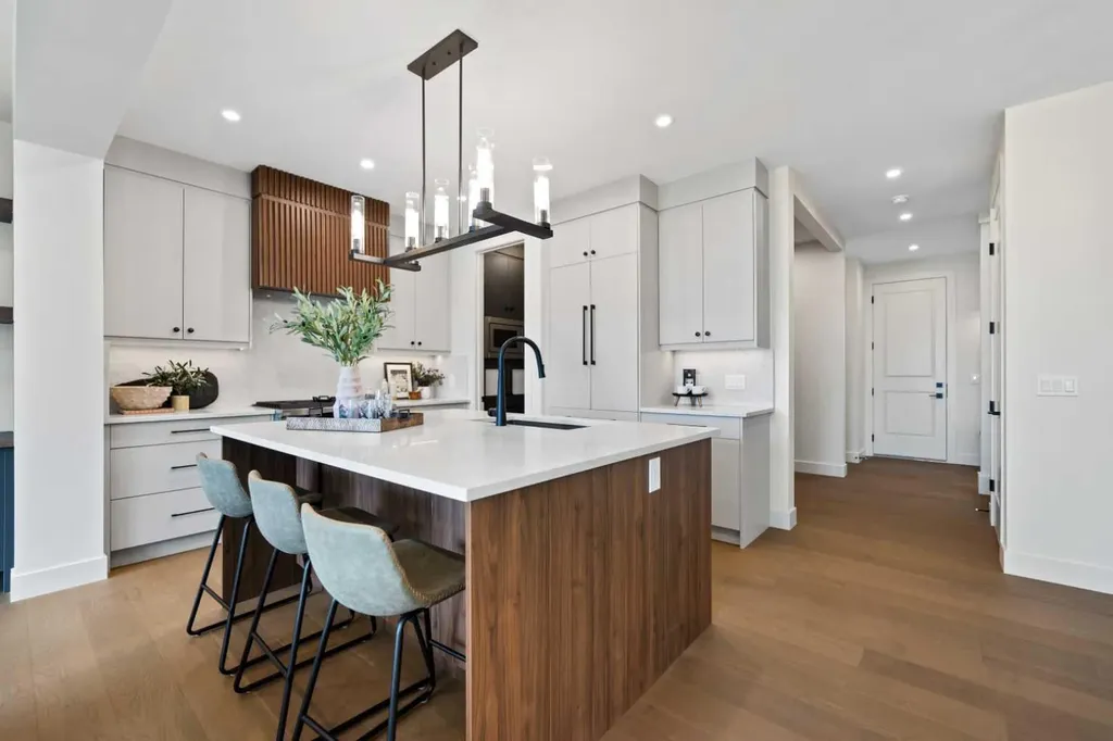 52 Patterson Rise SW Calgary AB T3H2E3