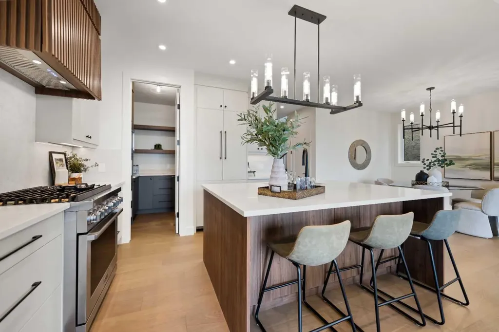 52 Patterson Rise SW Calgary AB T3H2E3