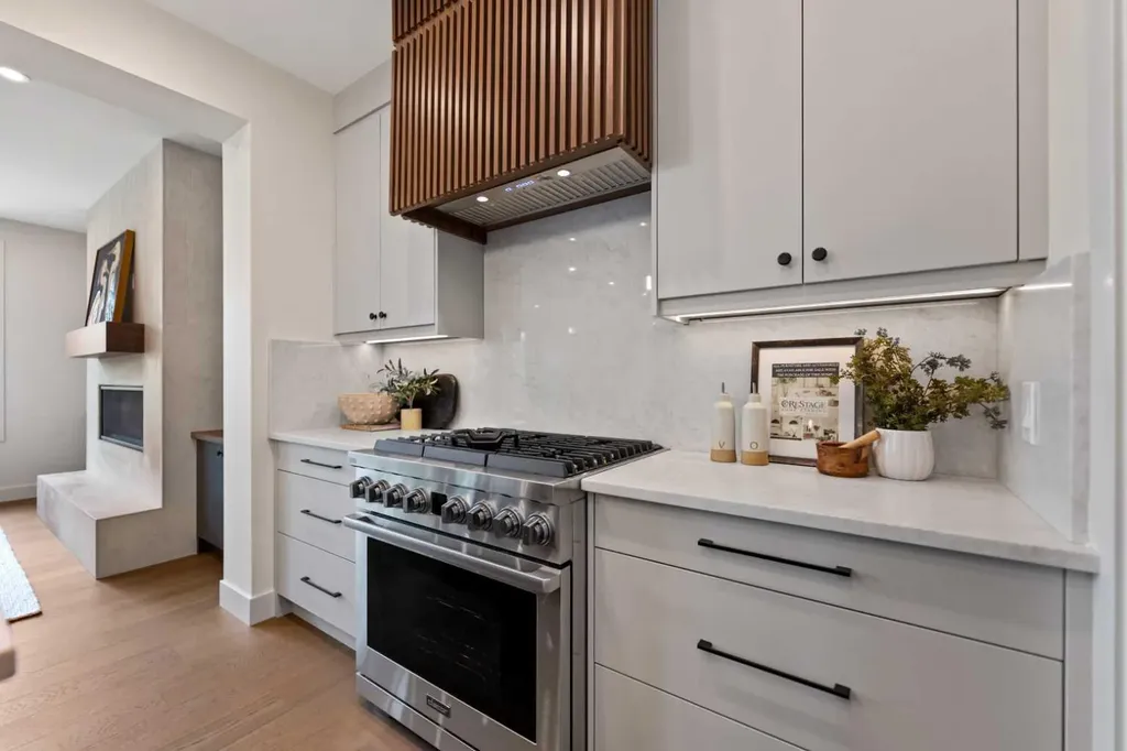 52 Patterson Rise SW Calgary AB T3H2E3