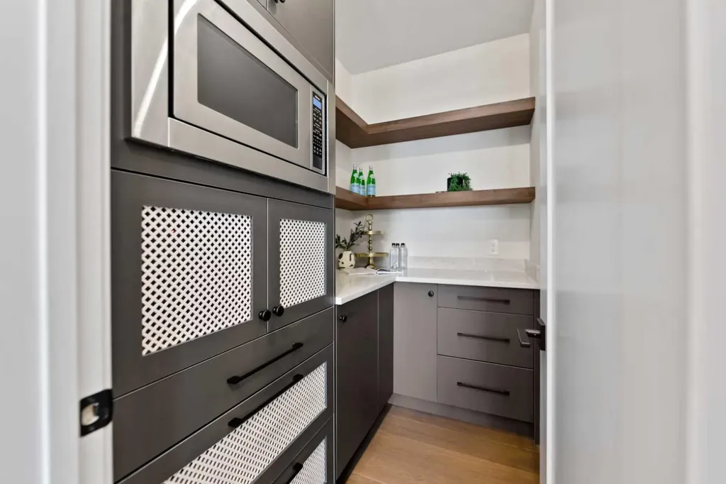 52 Patterson Rise SW Calgary AB T3H2E3