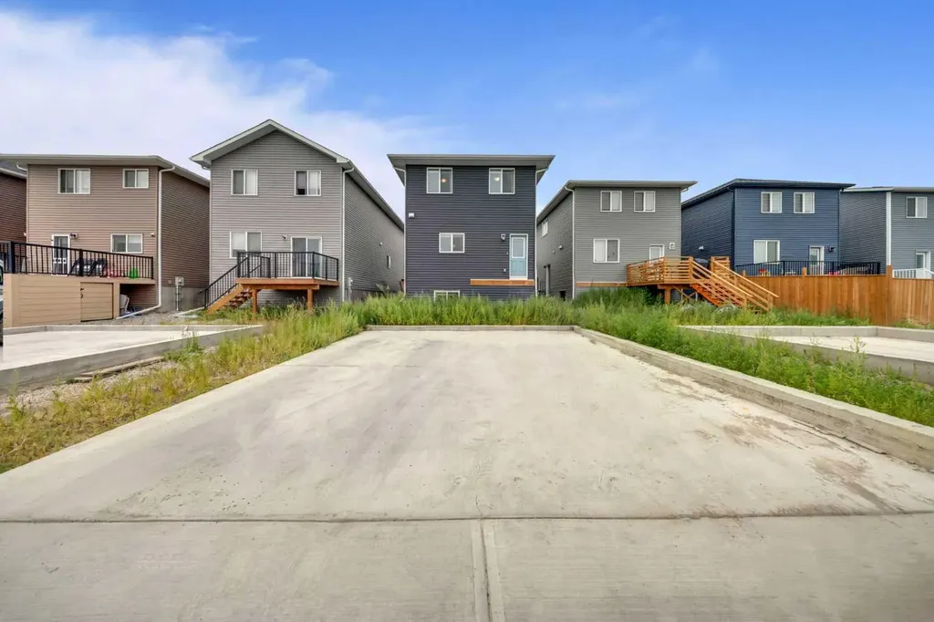 834 Bayview Terrace SW Airdrie AB T4B5M5