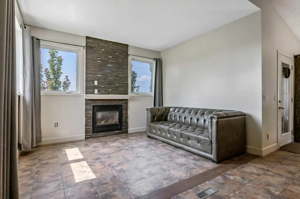 443 Riverside Green NW High River AB T1V 2B6