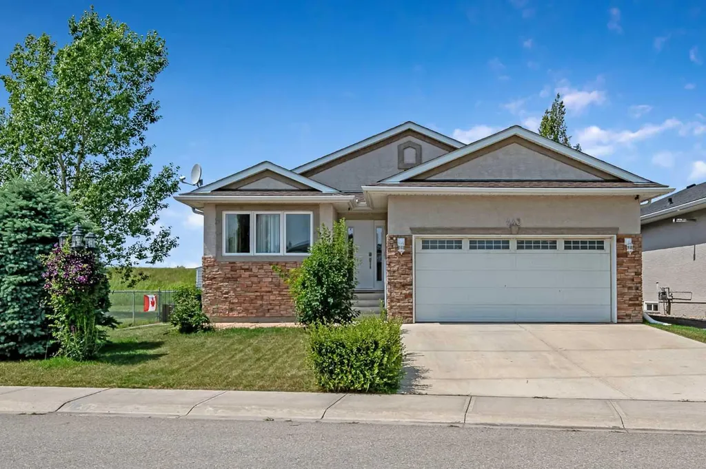 443 Riverside Green NW High River AB T1V 2B6