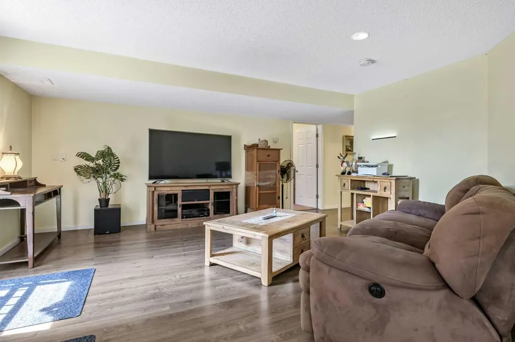 443 Riverside Green NW High River AB T1V 2B6