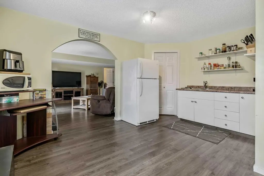 443 Riverside Green NW High River AB T1V 2B6