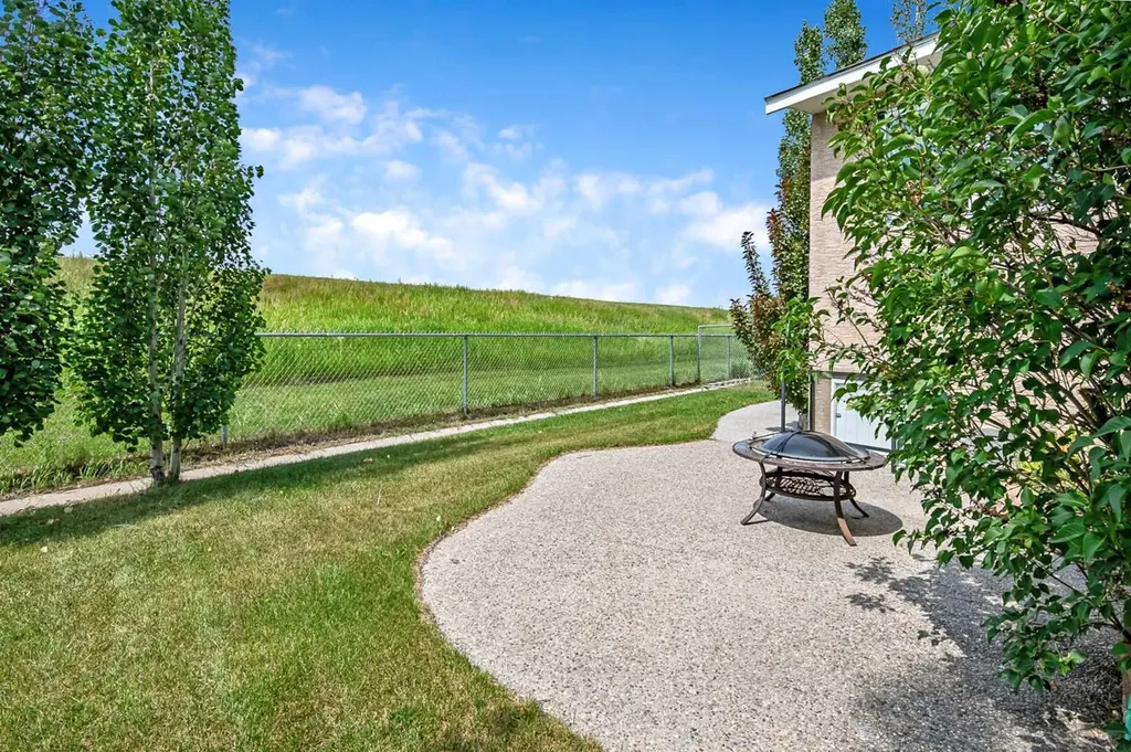 443 Riverside Green NW High River AB T1V 2B6