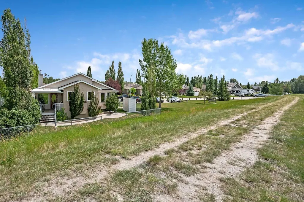 443 Riverside Green NW High River AB T1V 2B6