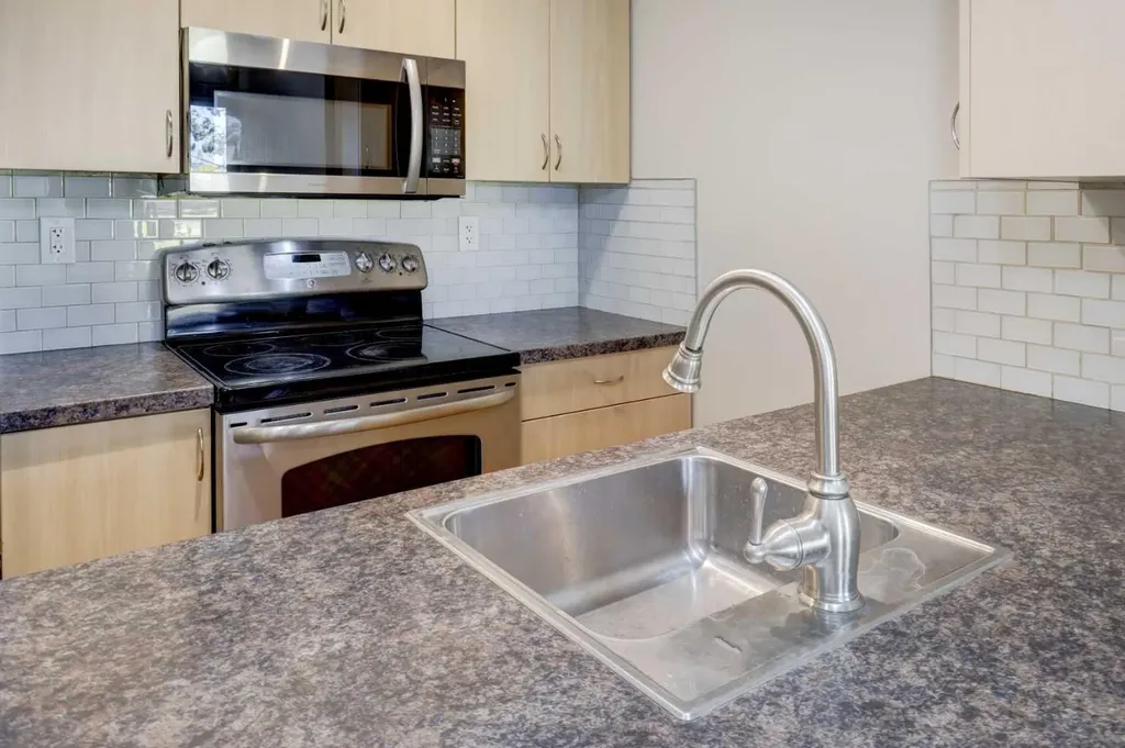 604 East Lake Boulevard NE Airdrie AB T4A 0G5