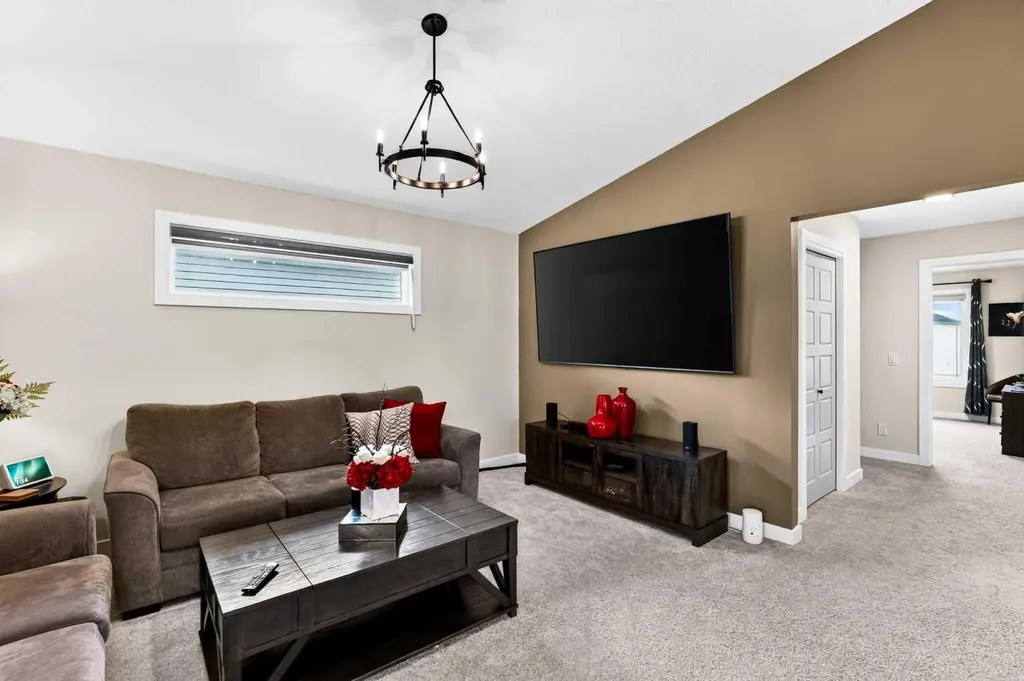43 Hotchkiss Row SE Calgary AB T3S 0J5