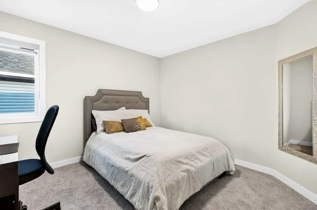 43 Hotchkiss Row SE Calgary AB T3S 0J5