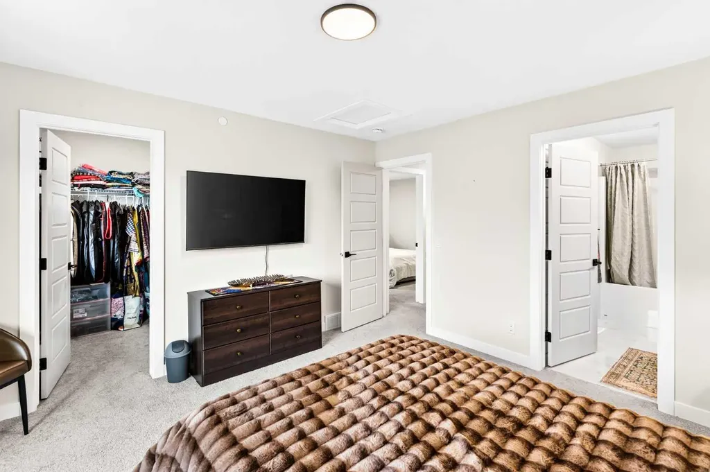 43 Hotchkiss Row SE Calgary AB T3S 0J5