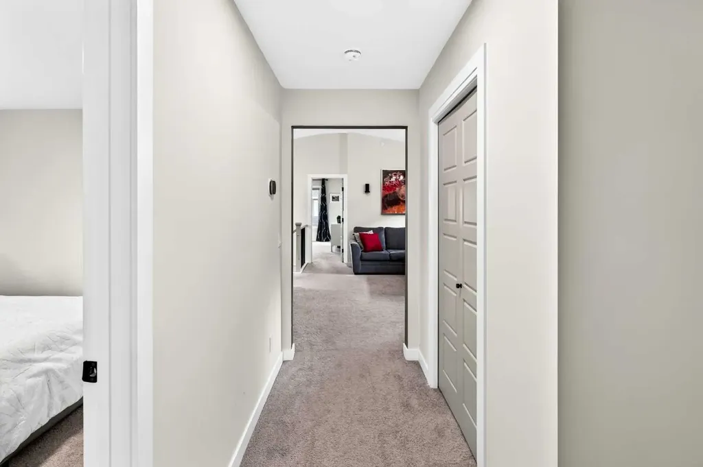 43 Hotchkiss Row SE Calgary AB T3S 0J5