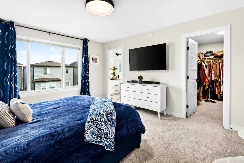 43 Hotchkiss Row SE Calgary AB T3S 0J5